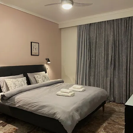 Апартаменти Serene With Breathtaking Sea View